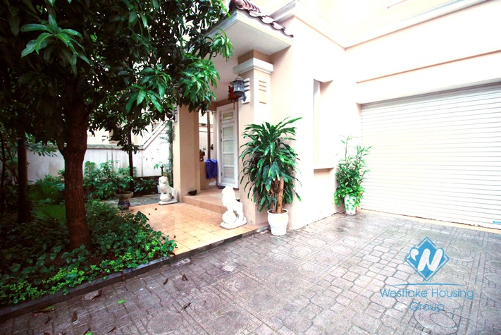 Nice and affordable 5 bebdroom villa to rent in Ciputra